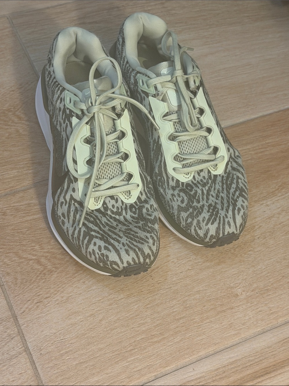 Nike Women's Light Green and Olive Patterned Athletic Sneakers
